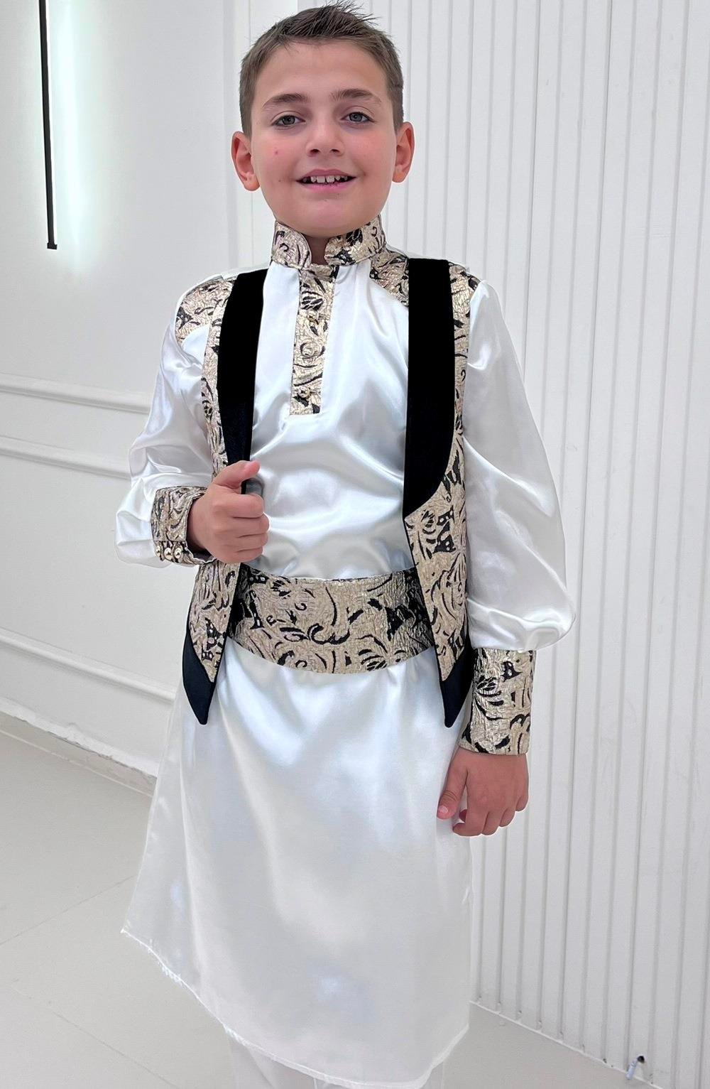 Sİyah Kadifeli Brokar Kumaşlı Broşlu Kaftan Sünnet Kıyafeti