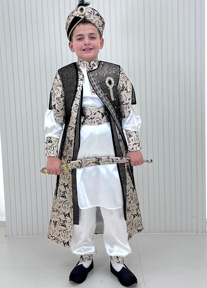 Sİyah Kadifeli Brokar Kumaşlı Broşlu Kaftan Sünnet Kıyafeti
