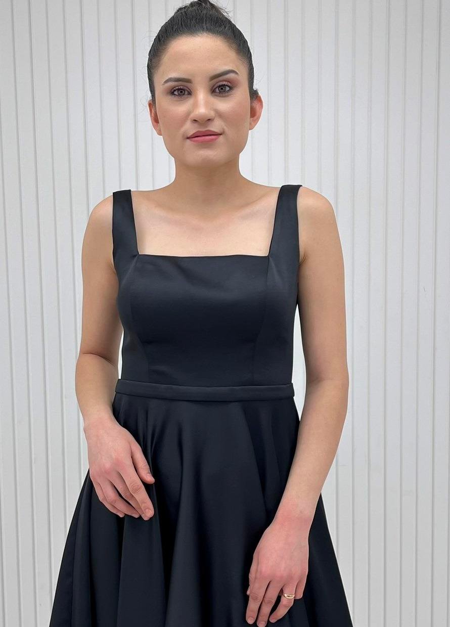 Siyah Kalın Askılı Kare Yaka Sade Kısa Elbise