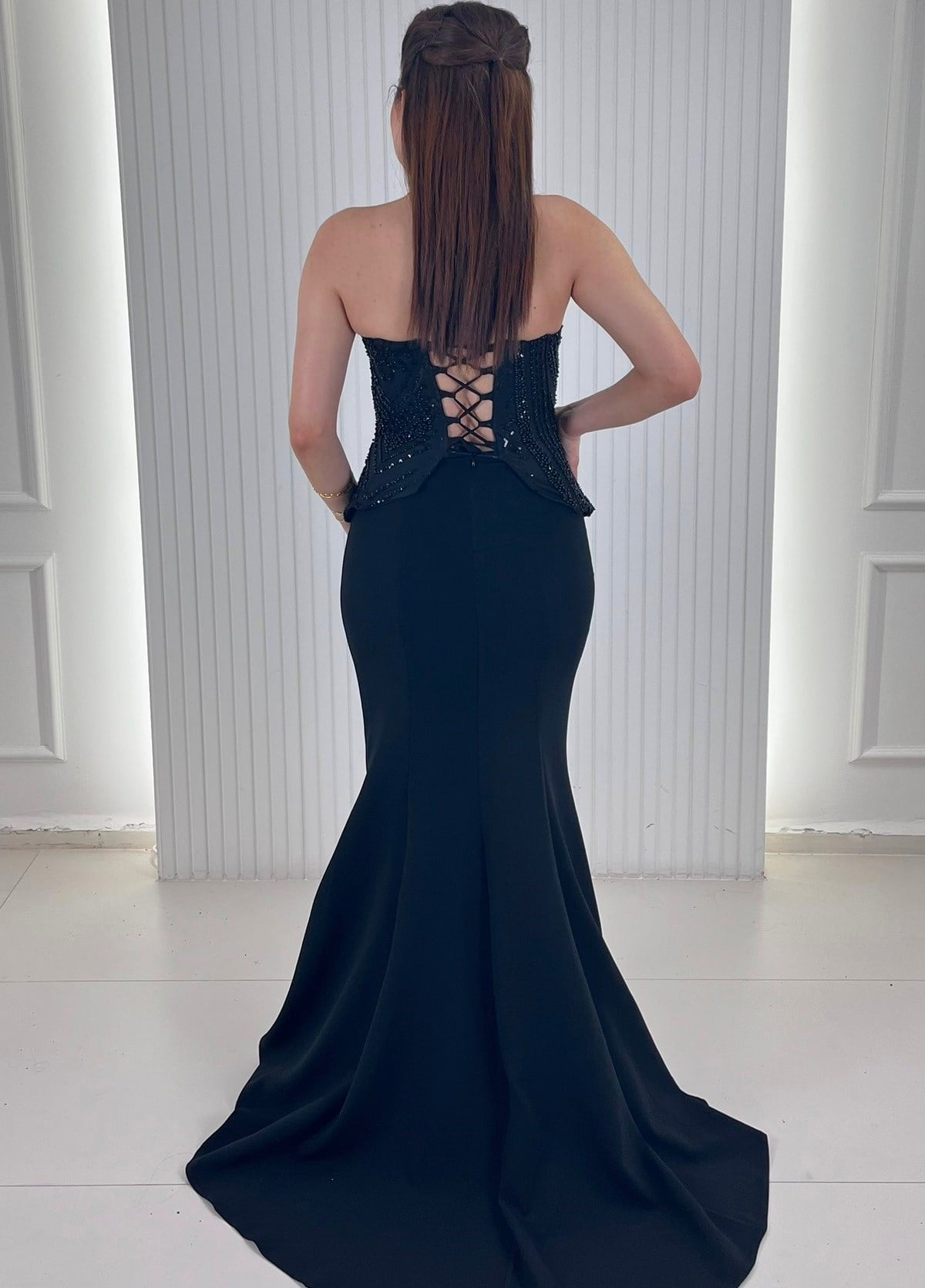 Siyah Straplez Taşlı Altı Krep Balık Abiye