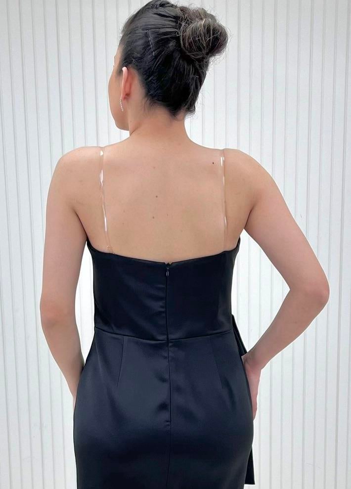Siyah Yakası Drapeli Beli Fiyonklu Kısa Elbise
