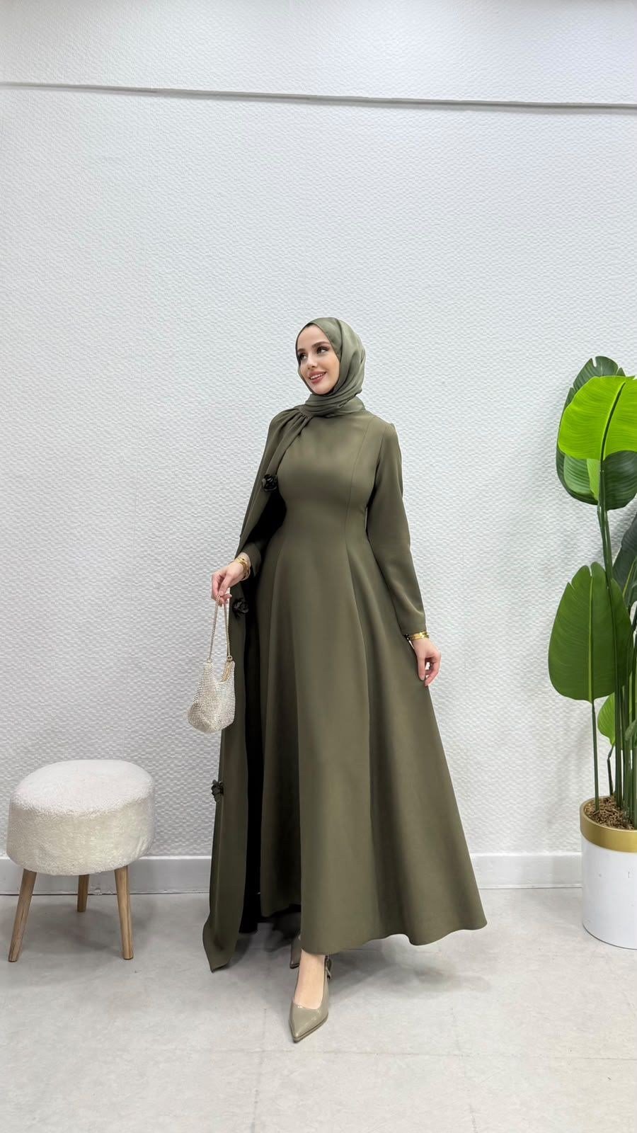 Gül Elbise Kuyruklu Haki  
