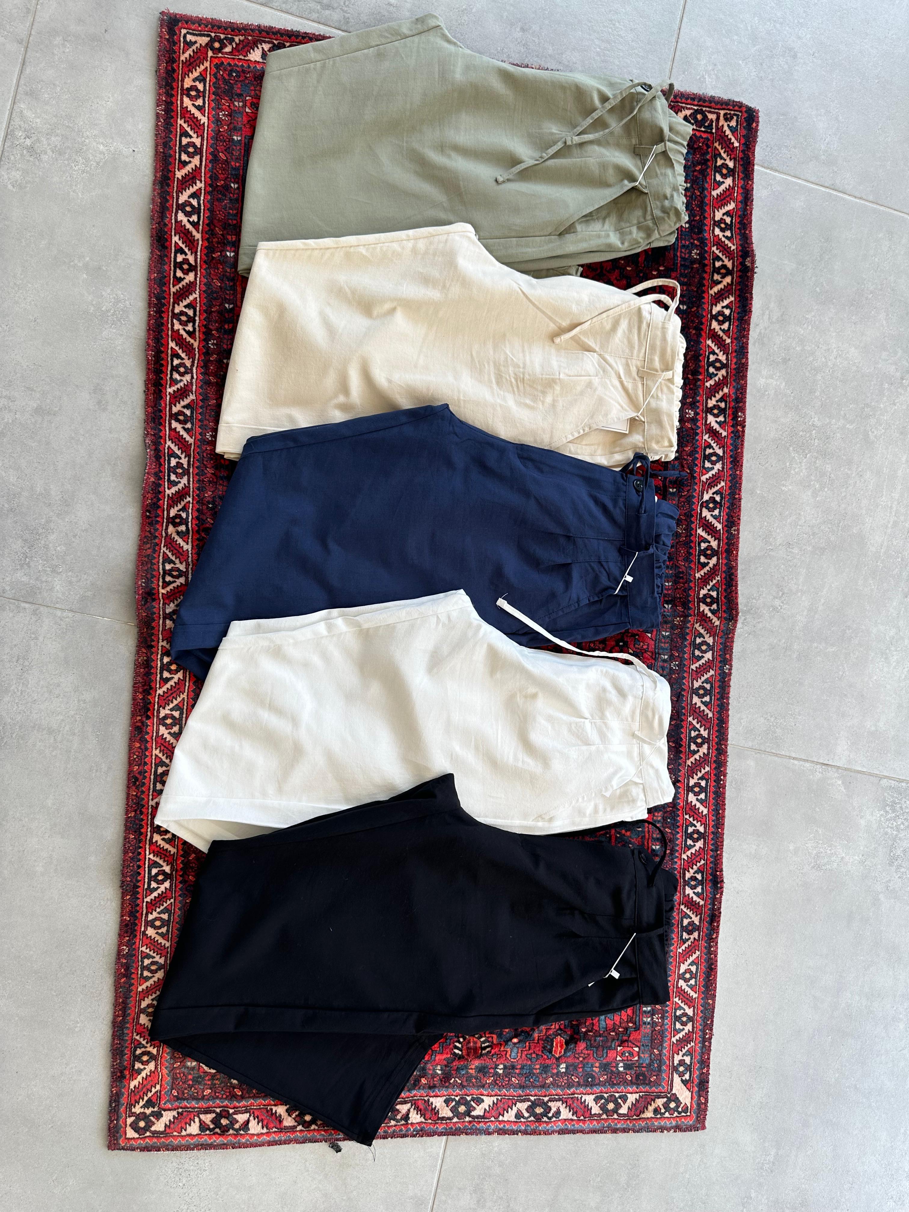 Beyaz Renk Ön Kısmı Pile Detaylı Boyfriend Kesim Keten Pantolon
