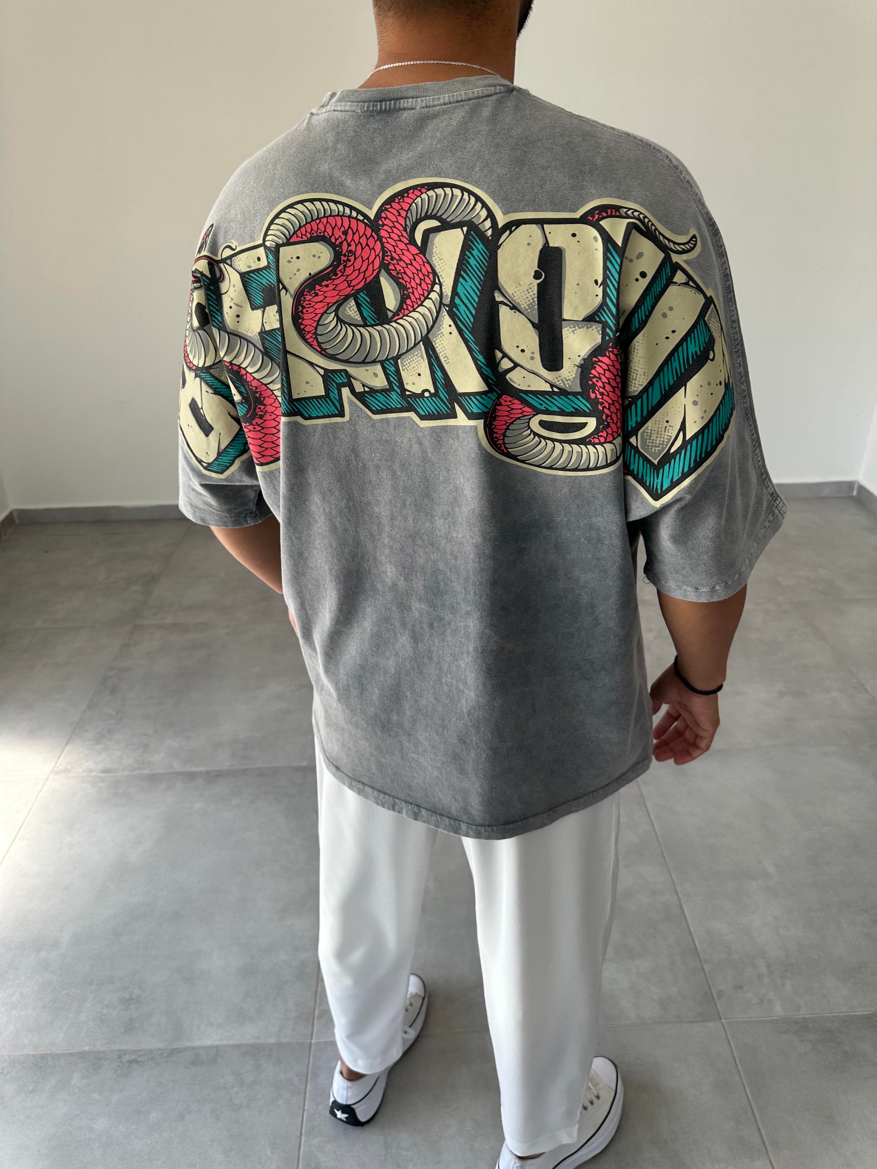 Breakout Gri Yıkamalı Kumaş Sırt Baskılı Oversize T-Shirt