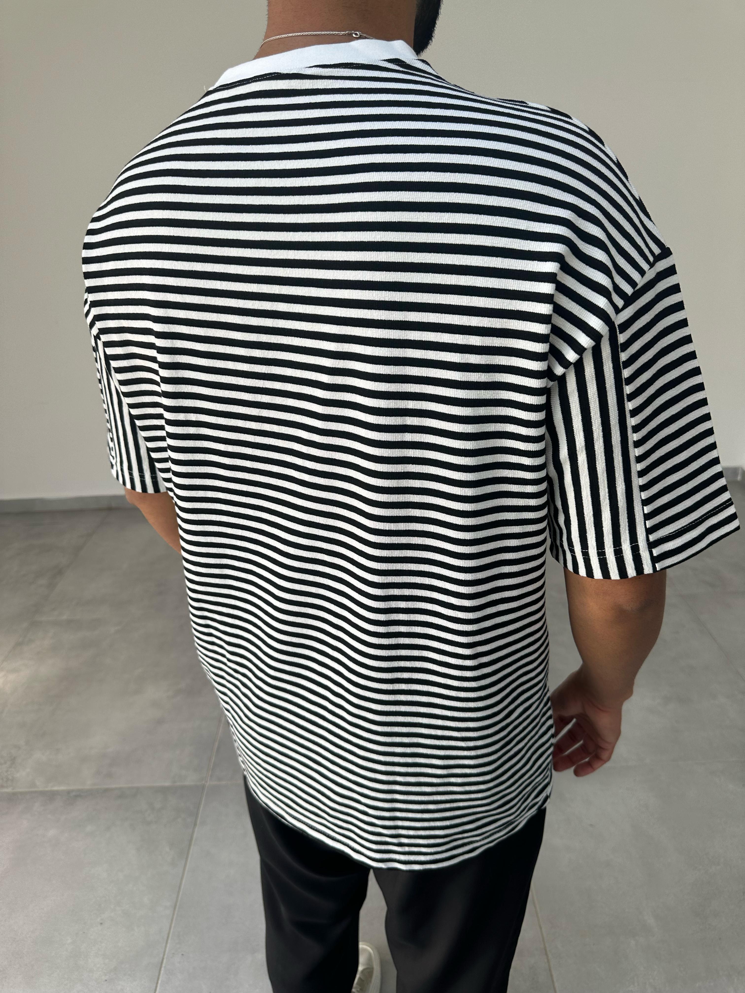 Siyah Beyaz Çizgili Je Suis Libere Nakış Detaylı T-Shirt