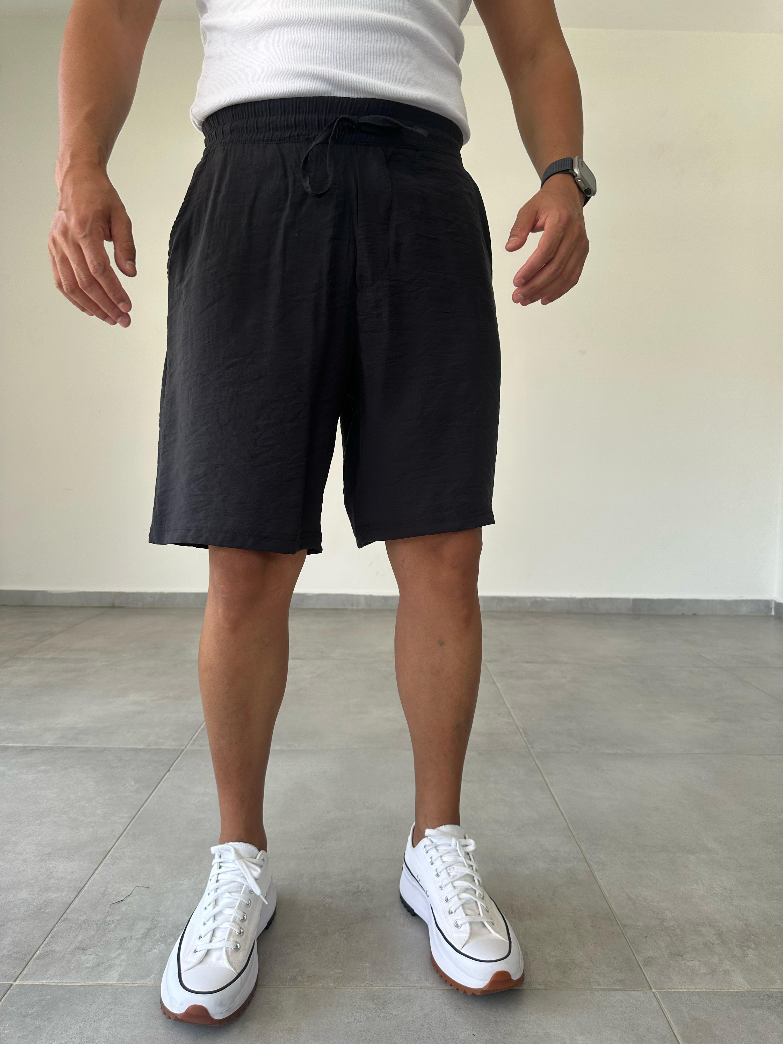 Siyah Renk Tensel Kumaş Bol Kalıp Basic Şort
