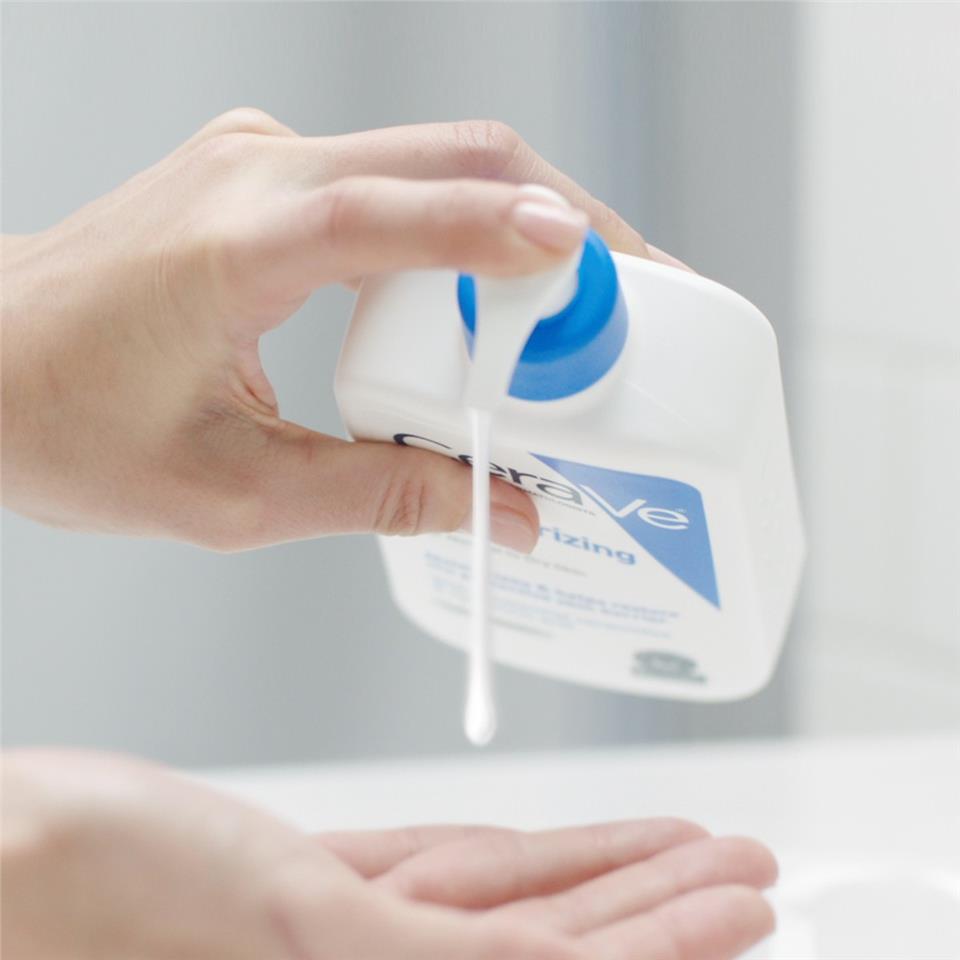 CeraVe Kuru ve Çok Kuru Ciltler için Yağsız Yüz ve Vücut Nemlendirici Losyon 473 ml