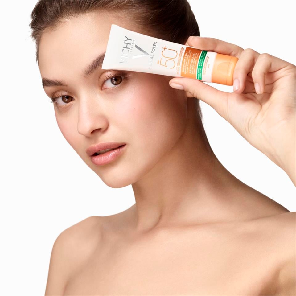 Vichy Capital Soleil SPF50+ Matlaştırıcı Yüz  Yağlı Ciltler için Güneş Kremi 50 ml