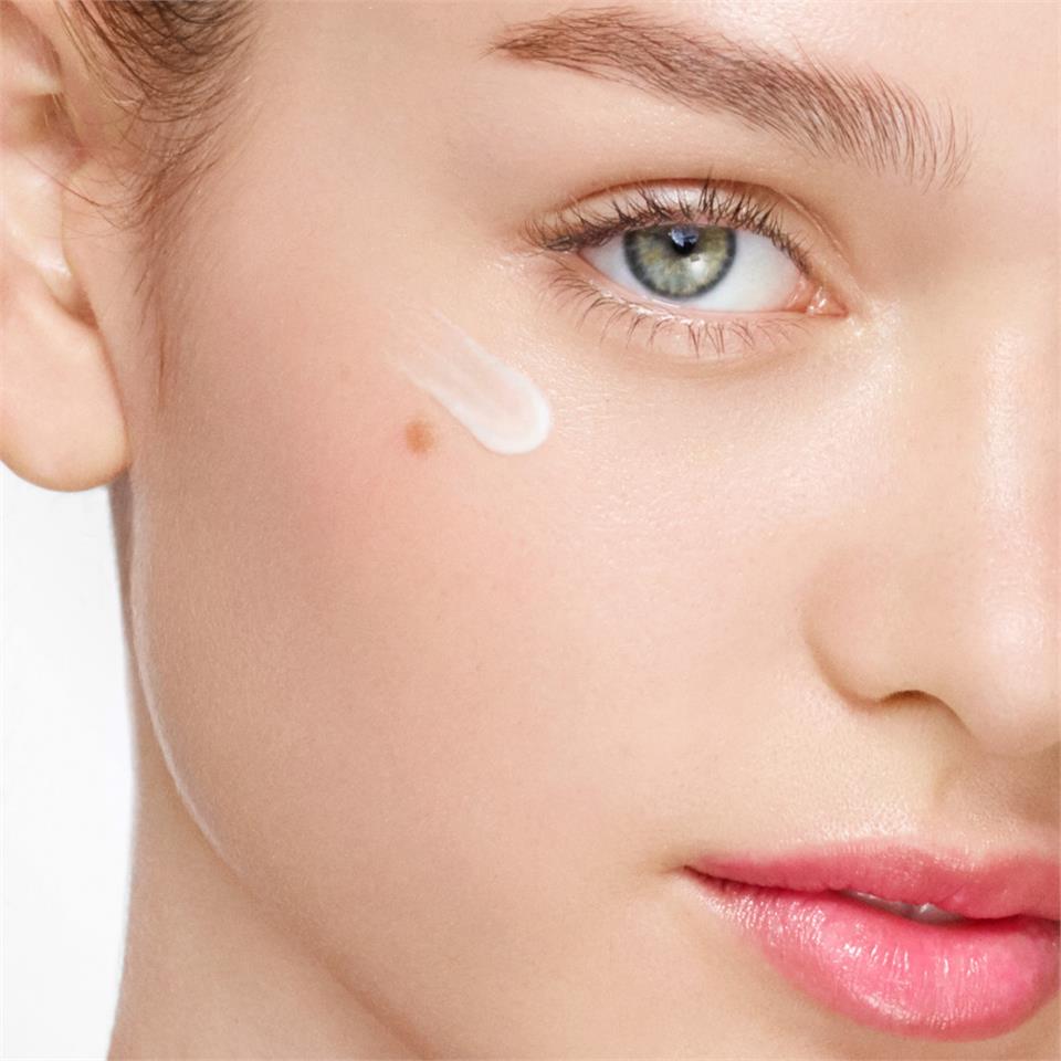 Vichy Mineral 89 Hyalüronik Asit ve Saf Kafein ile Nemlendirme Göz Çevresi Bakımı 15 ml