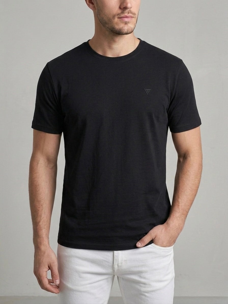 homiro.com.tr'de erkekler için siyah basic slim fit bisiklet yaka t-shirtü bulabilirsin. Kaliteli kumaşı ve şık tasarımıyla gardırobuna şıklık katmak için ideal. Hemen incele!