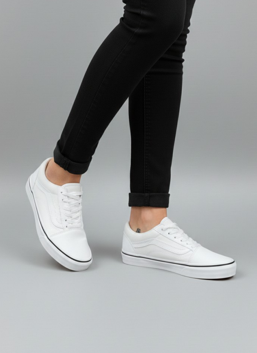 Homiro.com.tr'de şık ve rahat Bağcıklı Unisex Spor Sneaker - Beyaz modelini keşfedin. Tarzınıza uygun sneaker'ları Homiro'da bulabilirsiniz.