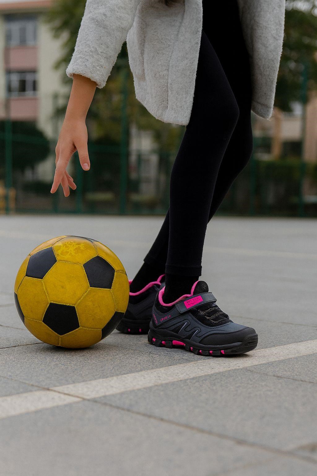 Homiro.com.tr'de bantlı unisex kısa çocuk spor outdoor ayakkabıları arıyorsanız Lacivert Fuji modeline göz atabilirsiniz. Kaliteli ve uygun fiyatlı seçenekler için hemen sitemizi ziyaret edin!