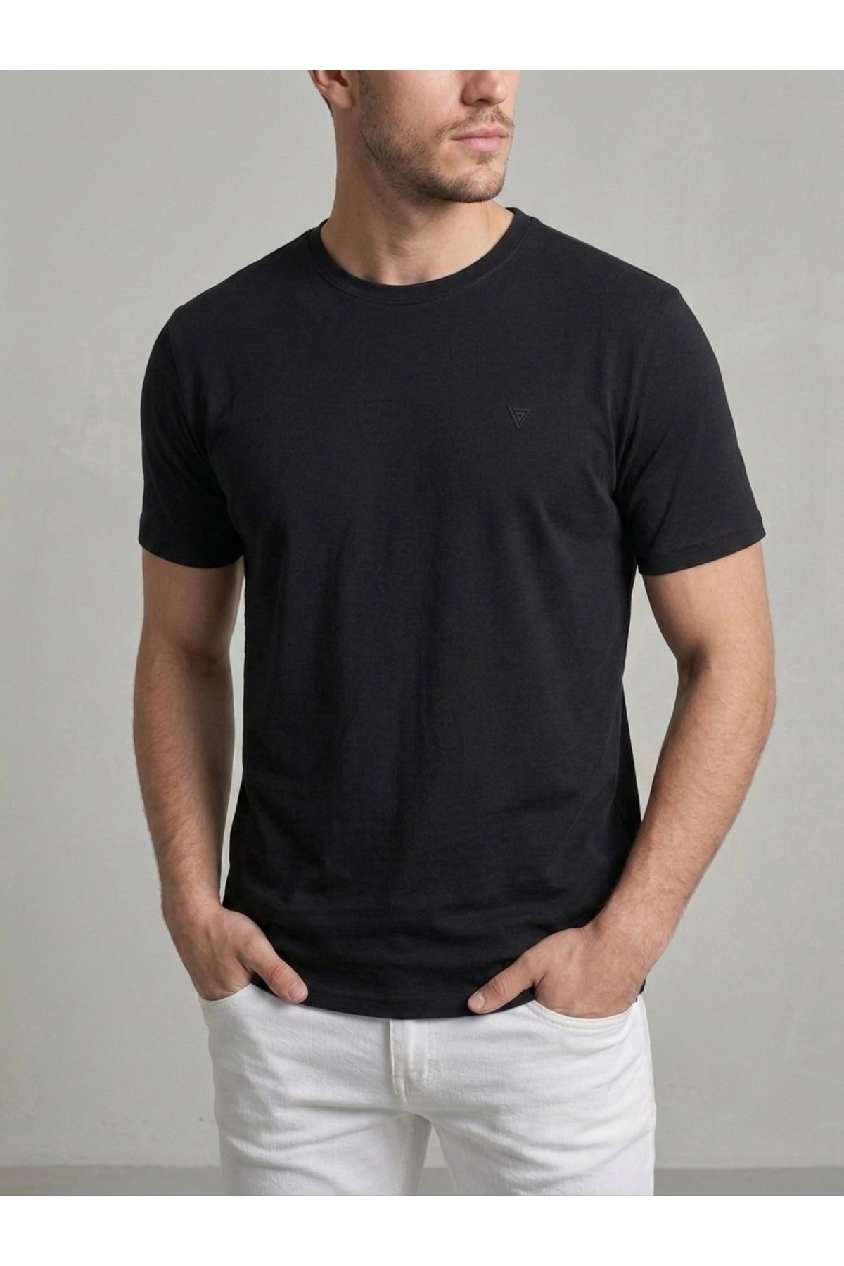 homiro.com.tr'de erkekler için şık ve zarif bir seçenek olan Basic Slim Fit Bisiklet Yaka T-Shirt - Bordo modelini keşfedin. Kaliteli kumaşı ve şık tasarımıyla tarzınıza tarz katın!