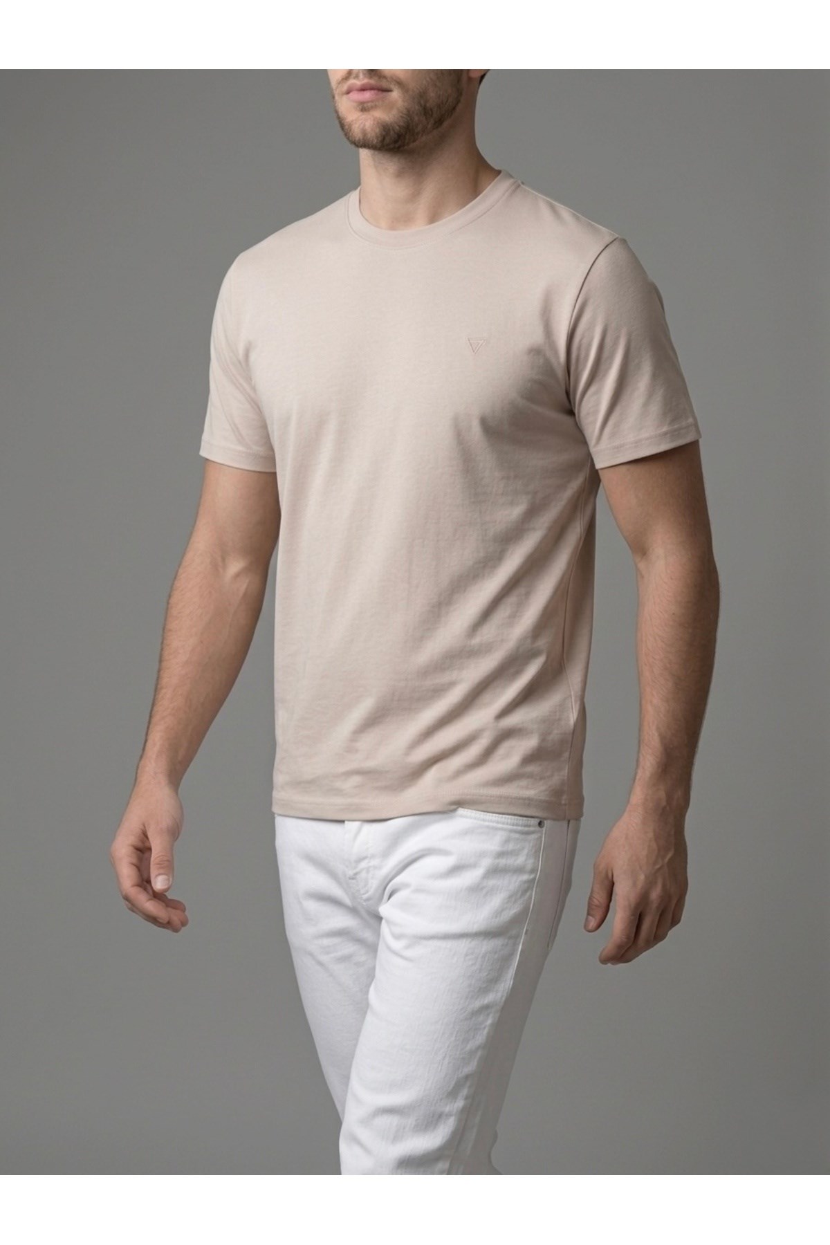 homiro.com.tr'de erkekler için şık ve zarif bir seçenek olan Basic Slim Fit Bisiklet Yaka T-Shirt - Bordo modelini keşfedin. Kaliteli kumaşı ve şık tasarımıyla tarzınıza tarz katın!