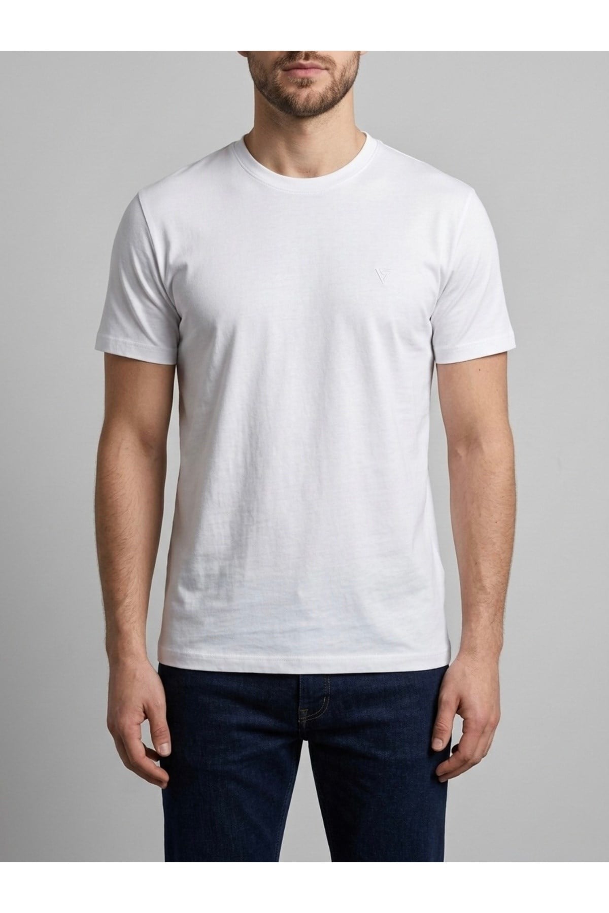 homiro.com.tr'de erkekler için şık ve zarif bir seçenek olan Basic Slim Fit Bisiklet Yaka T-Shirt - Bordo modelini keşfedin. Kaliteli kumaşı ve şık tasarımıyla tarzınıza tarz katın!