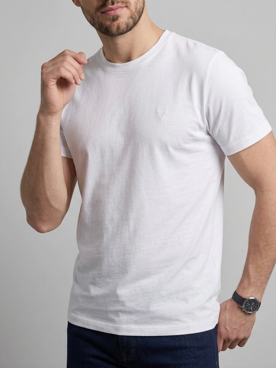 Homiro.com.tr'de erkekler için beyaz renkli Basic Slim Fit Bisiklet Yaka T-Shirt'i inceleyebilirsin. Kaliteli kumaşı ve şık tasarımı ile tarzını tamamlayacak bir seçenek!