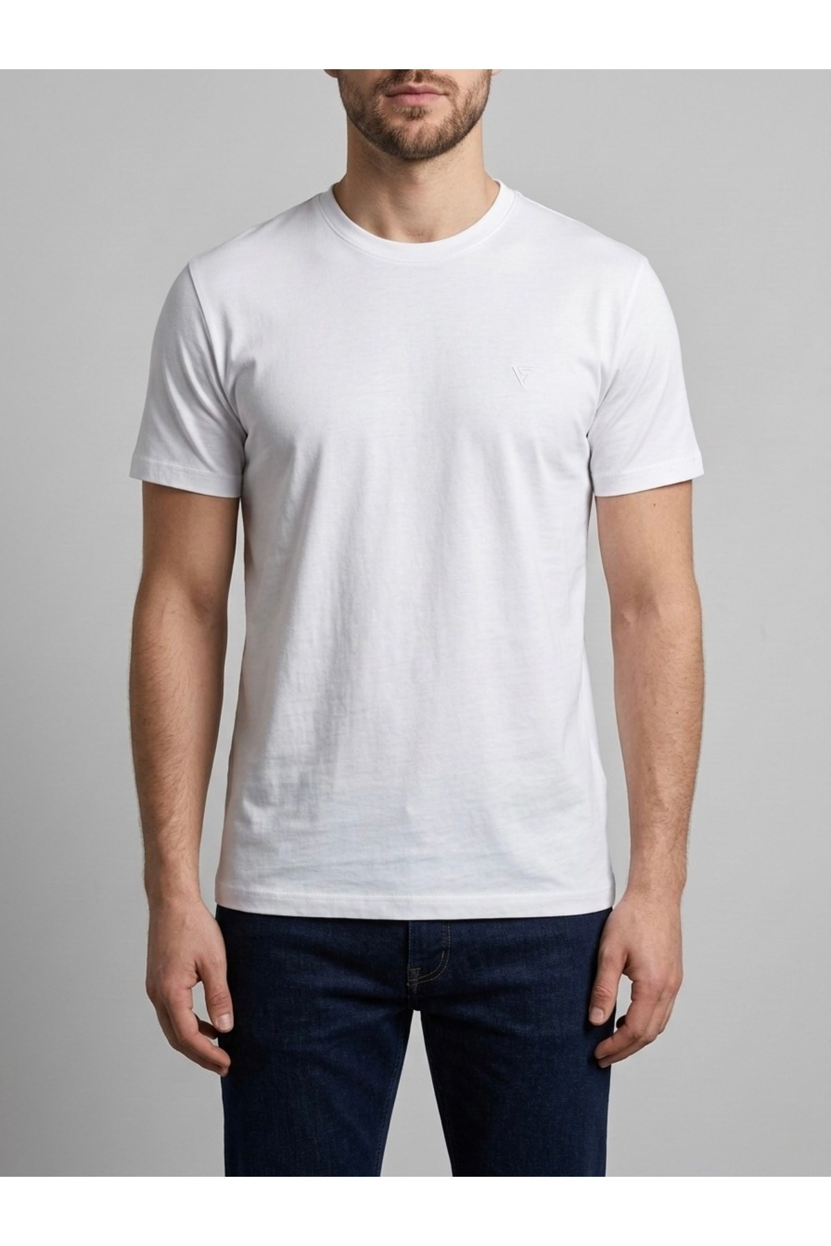 homiro.com.tr'de erkekler için şık ve zarif bir seçenek olan Basic Slim Fit Bisiklet Yaka T-Shirt - Bordo modelini keşfedin. Kaliteli kumaşı ve şık tasarımıyla tarzınıza tarz katın!