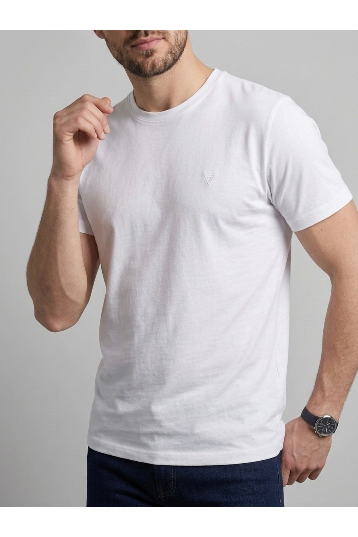 homiro.com.tr'de erkekler için şık ve zarif bir seçenek olan Basic Slim Fit Bisiklet Yaka T-Shirt - Bordo modelini keşfedin. Kaliteli kumaşı ve şık tasarımıyla tarzınıza tarz katın!