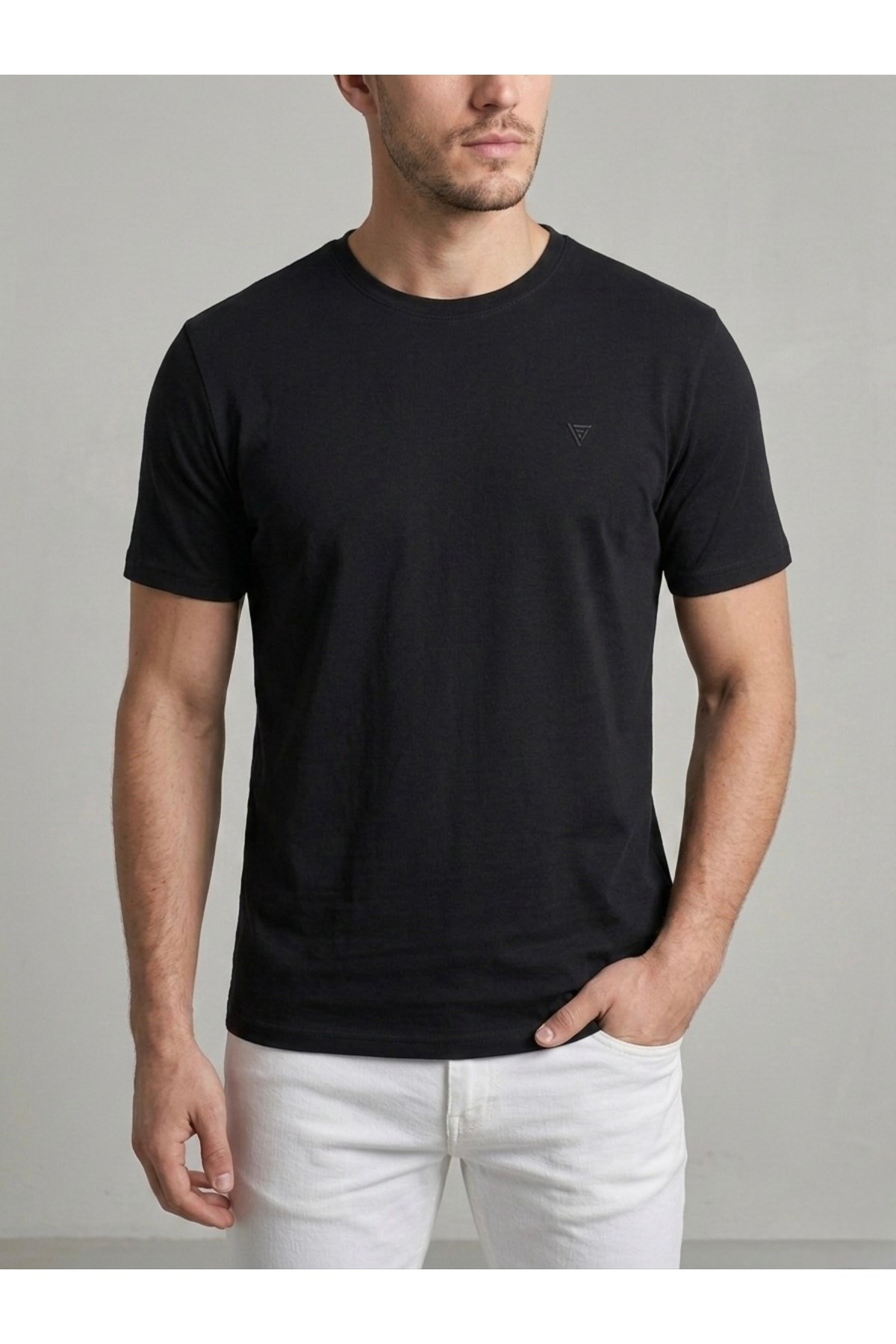 homiro.com.tr'de erkekler için şık ve zarif bir seçenek olan Basic Slim Fit Bisiklet Yaka T-Shirt - Bordo modelini keşfedin. Kaliteli kumaşı ve şık tasarımıyla tarzınıza tarz katın!