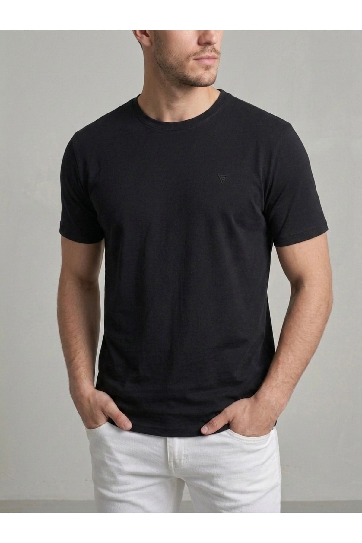 homiro.com.tr'de erkekler için şık ve zarif bir seçenek olan Basic Slim Fit Bisiklet Yaka T-Shirt - Bordo modelini keşfedin. Kaliteli kumaşı ve şık tasarımıyla tarzınıza tarz katın!