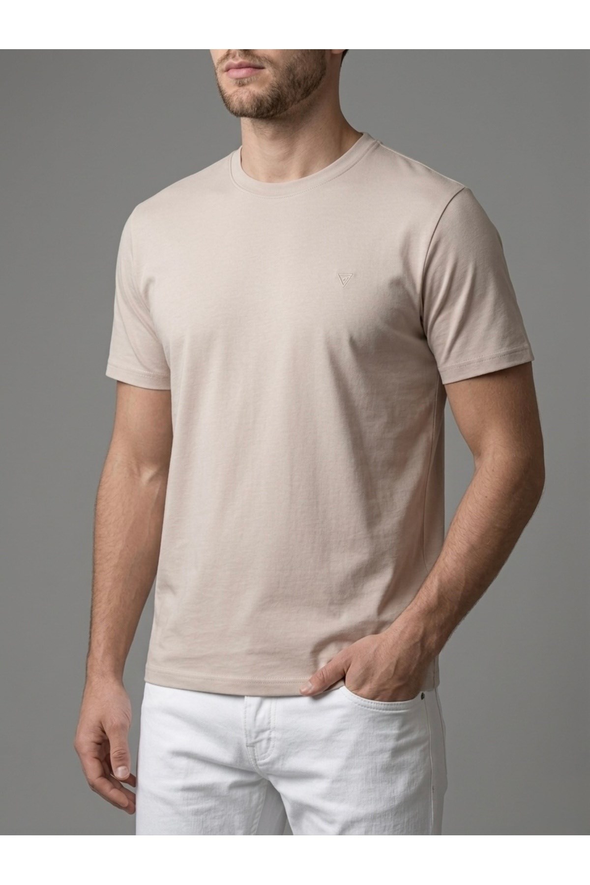 homiro.com.tr'de erkekler için şık ve zarif bir seçenek olan Basic Slim Fit Bisiklet Yaka T-Shirt - Bordo modelini keşfedin. Kaliteli kumaşı ve şık tasarımıyla tarzınıza tarz katın!