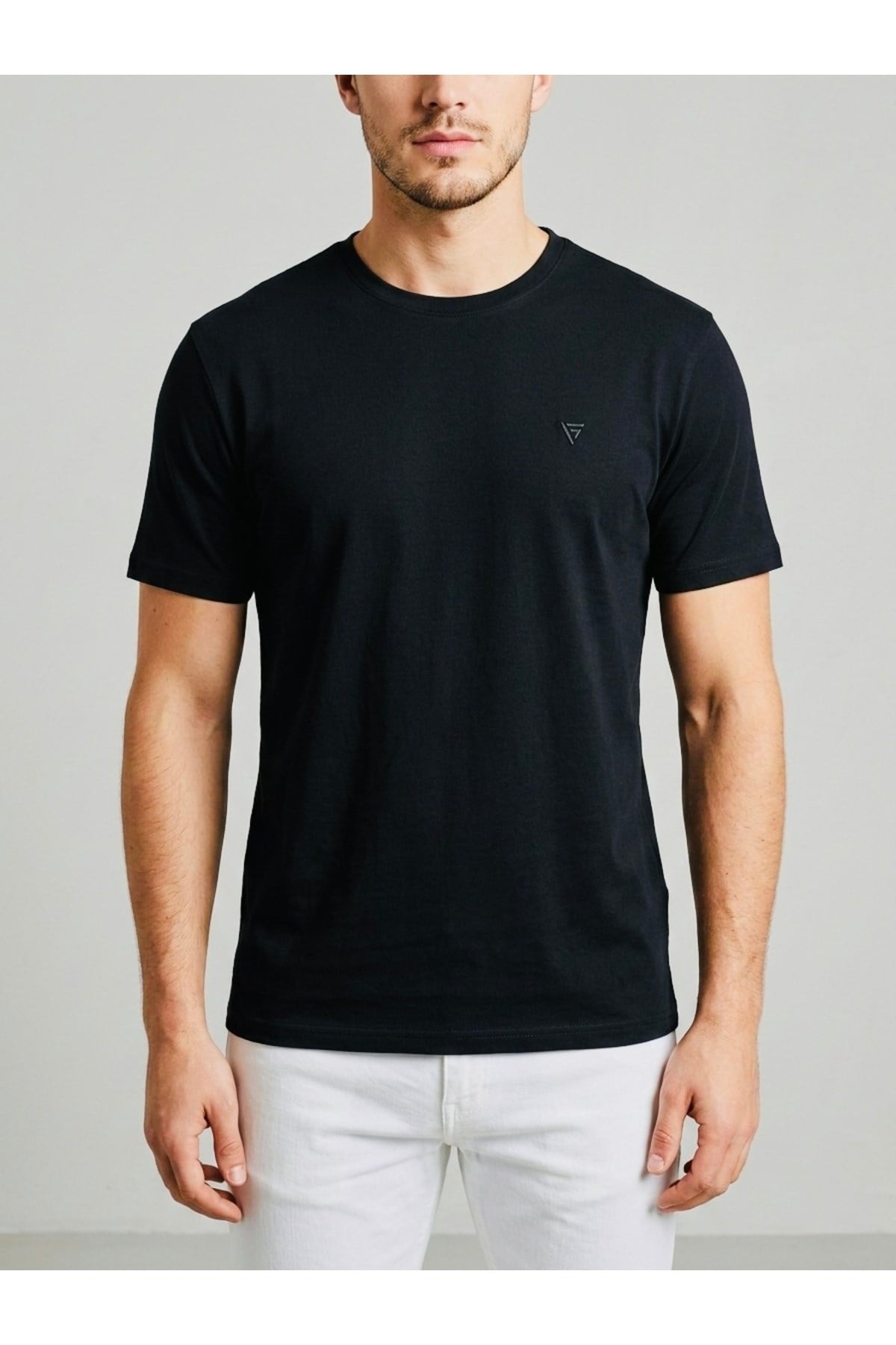 homiro.com.tr'de erkekler için şık ve zarif bir seçenek olan Basic Slim Fit Bisiklet Yaka T-Shirt - Bordo modelini keşfedin. Kaliteli kumaşı ve şık tasarımıyla tarzınıza tarz katın!