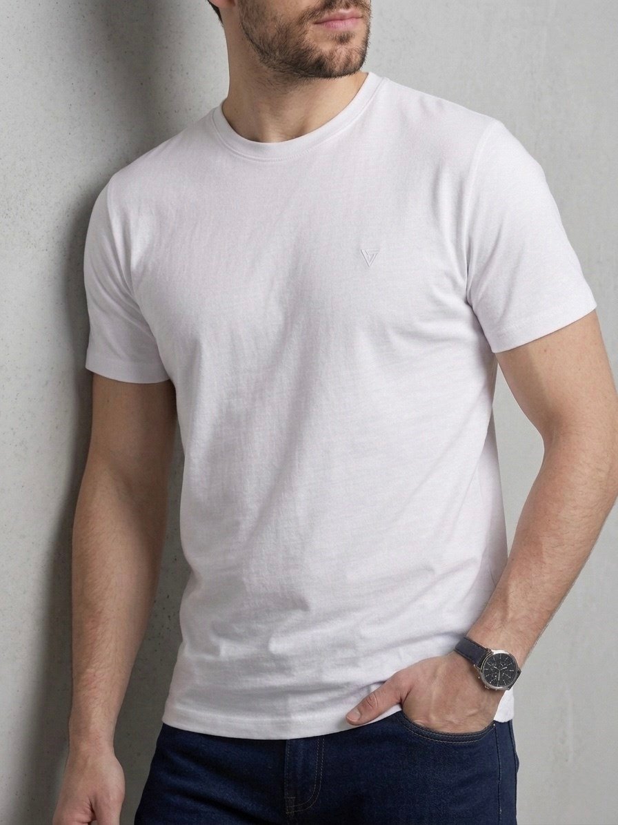 Homiro.com.tr'de erkekler için beyaz renkli Basic Slim Fit Bisiklet Yaka T-Shirt'i inceleyebilirsin. Kaliteli kumaşı ve şık tasarımı ile tarzını tamamlayacak bir seçenek!