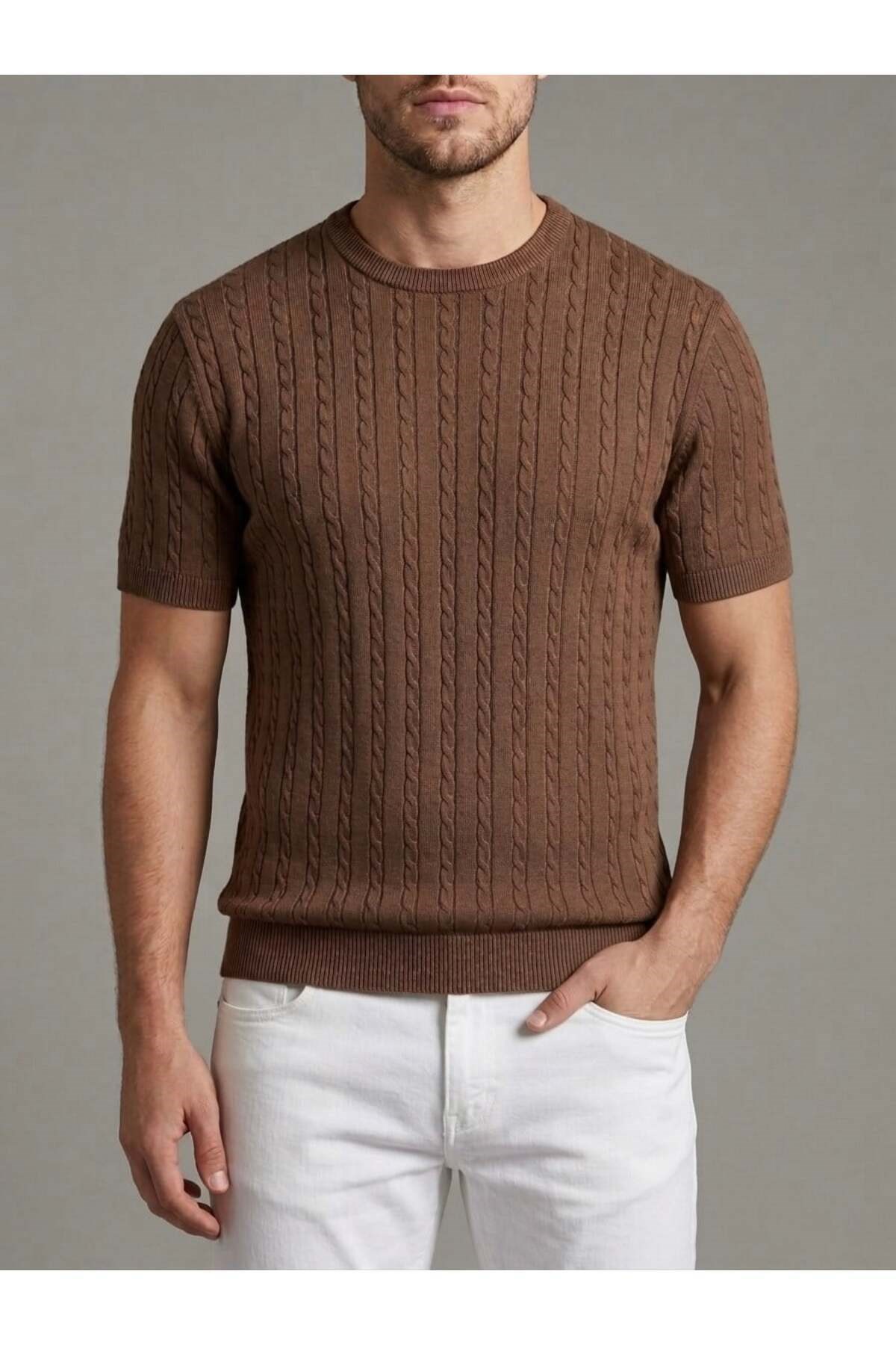 Homiro.com.tr'de erkekler için kahverengi fitilli triko slim fit t-shirtleri bulabilirsiniz. Kaliteli ve şık tasarımlarla dikkat çeken ürünlerimiz, gardırobunuza şıklık katacak. Hemen inceleyin!