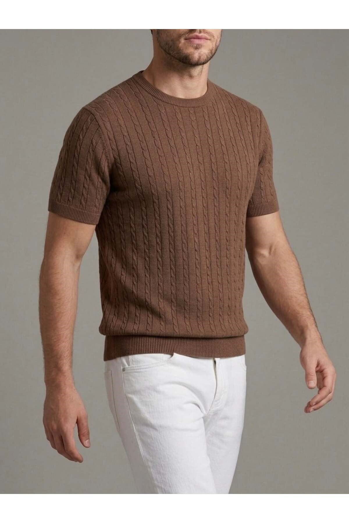 Homiro.com.tr'de erkekler için kahverengi fitilli triko slim fit t-shirtleri bulabilirsiniz. Kaliteli ve şık tasarımlarla dikkat çeken ürünlerimiz, gardırobunuza şıklık katacak. Hemen inceleyin!