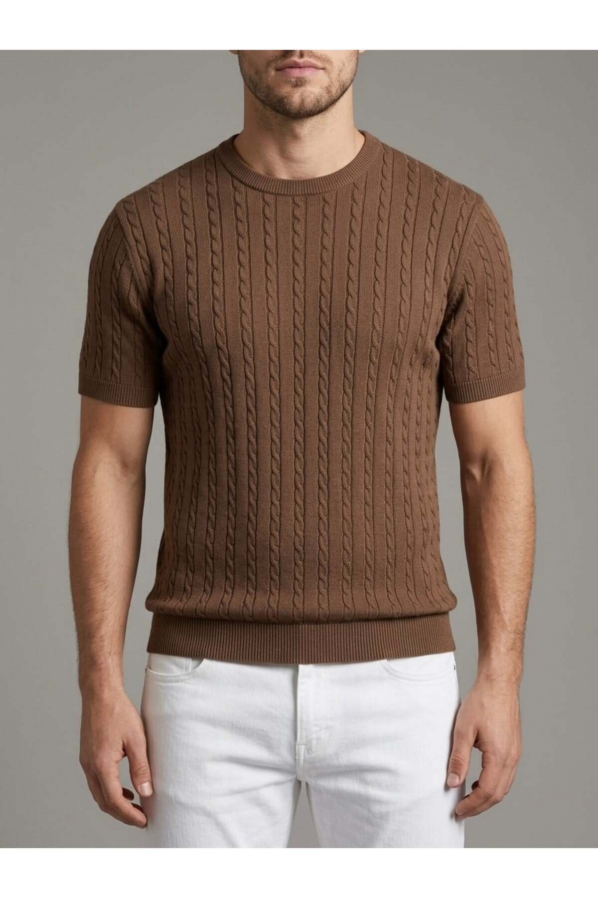 Homiro.com.tr'de erkekler için kahverengi fitilli triko slim fit t-shirtleri bulabilirsiniz. Kaliteli ve şık tasarımlarla dikkat çeken ürünlerimiz, gardırobunuza şıklık katacak. Hemen inceleyin!