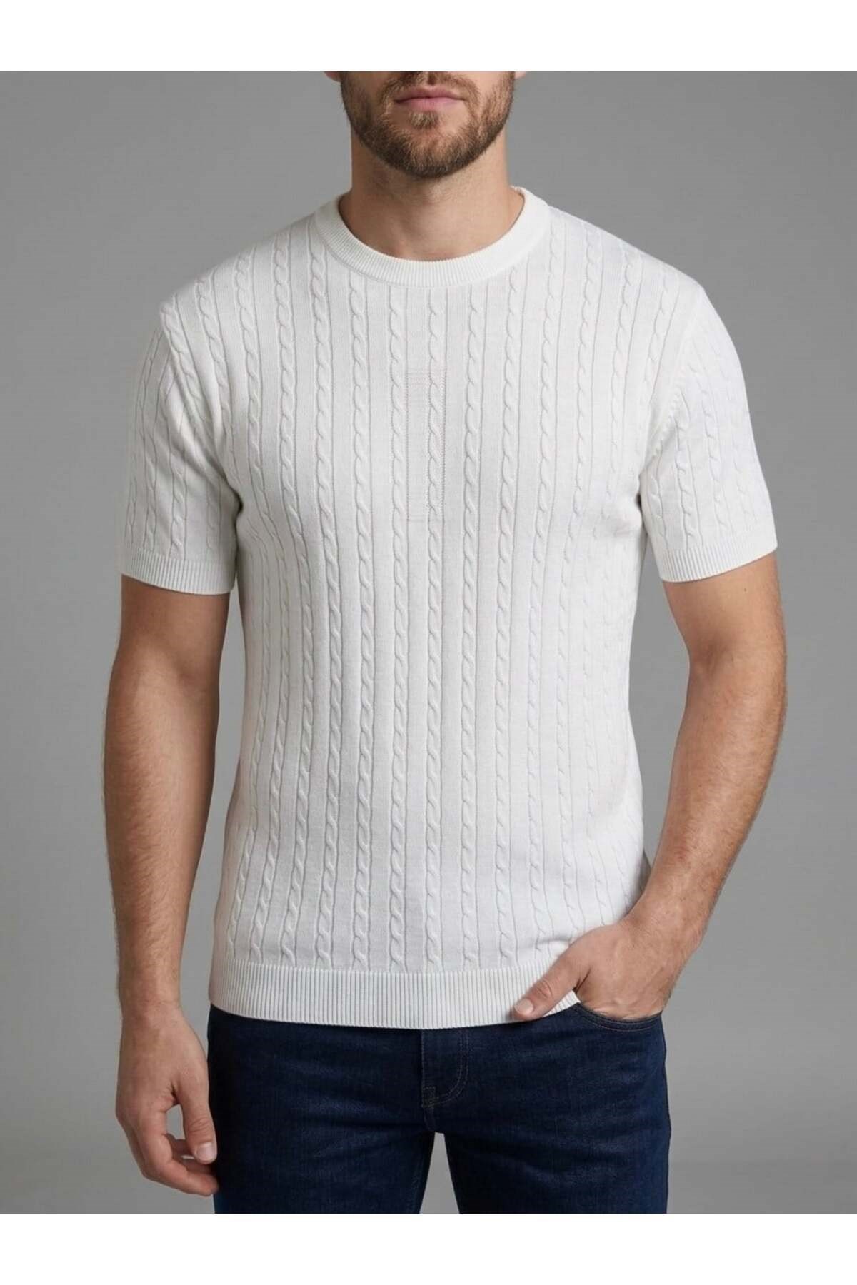 Homiro.com.tr'de erkekler için kahverengi fitilli triko slim fit t-shirtleri bulabilirsiniz. Kaliteli ve şık tasarımlarla dikkat çeken ürünlerimiz, gardırobunuza şıklık katacak. Hemen inceleyin!