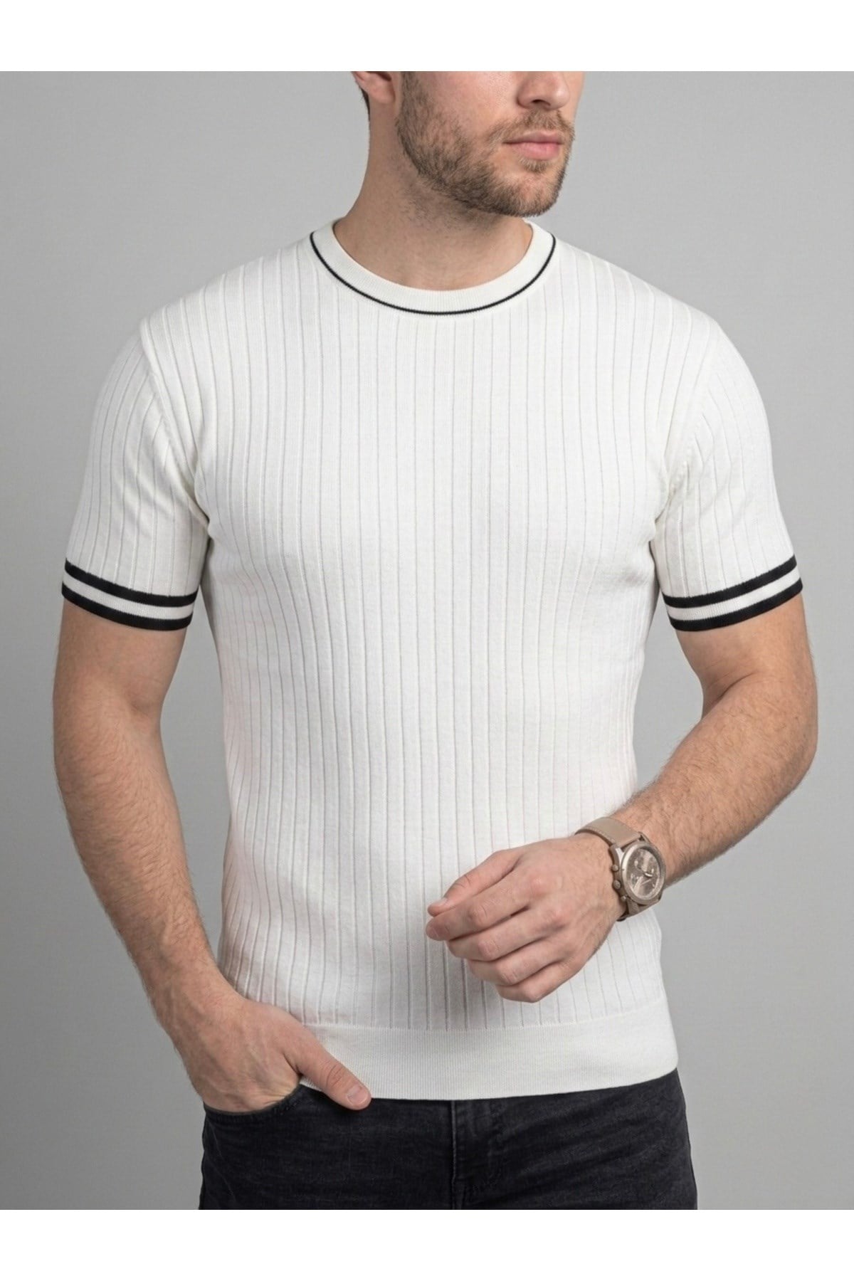 homiro.com.tr'de erkekler için şık ve rahat bir seçenek olan ekru fitilli slim fit bisiklet yaka triko t-shirt lacivert renk seçeneğiyle! Kaliteli kumaşı ve şık tasarımıyla şimdi özel indirimlerle sizi bekliyor.