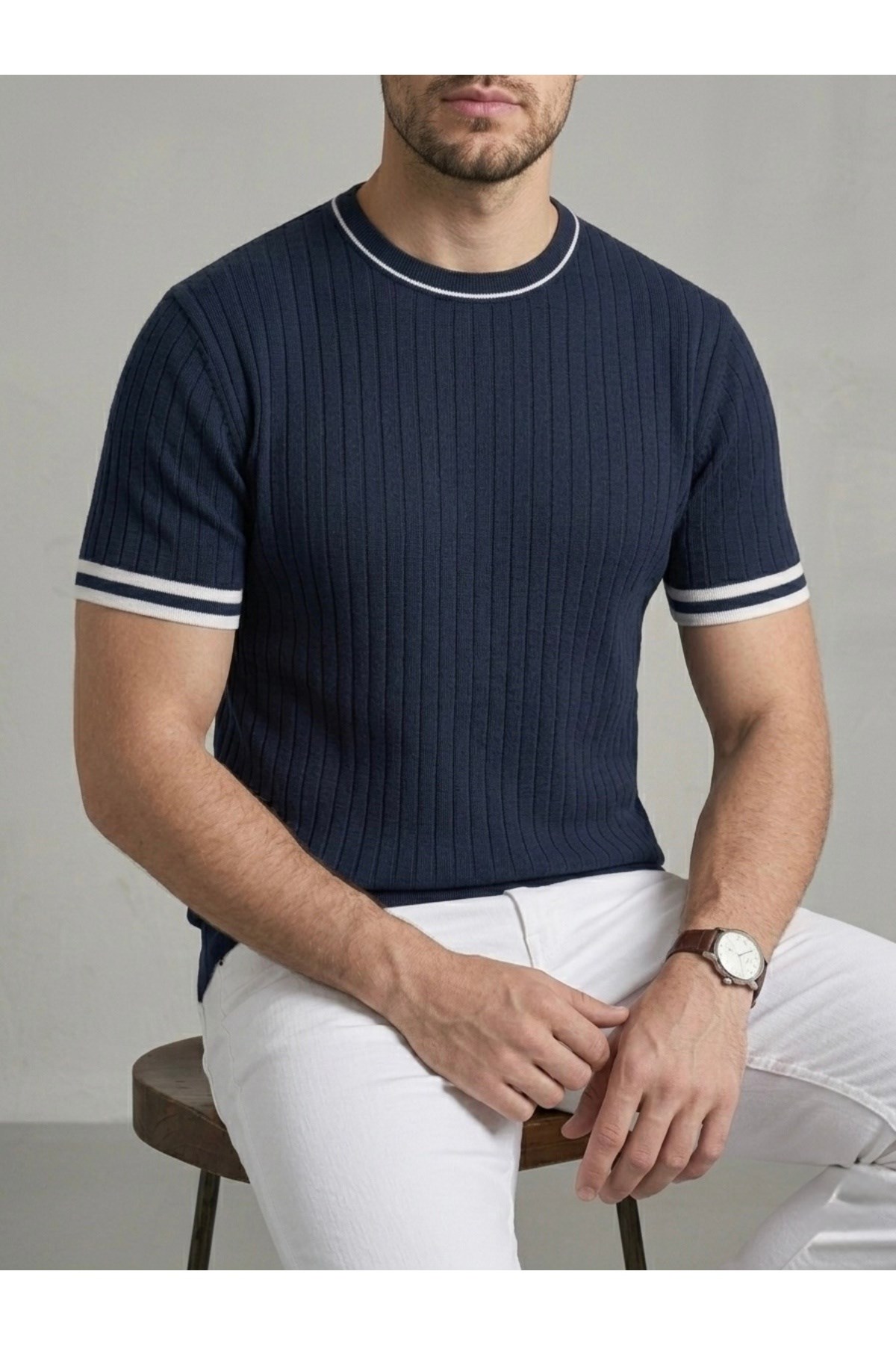 homiro.com.tr'de erkekler için şık ve rahat bir seçenek olan ekru fitilli slim fit bisiklet yaka triko t-shirt lacivert renk seçeneğiyle! Kaliteli kumaşı ve şık tasarımıyla şimdi özel indirimlerle sizi bekliyor.