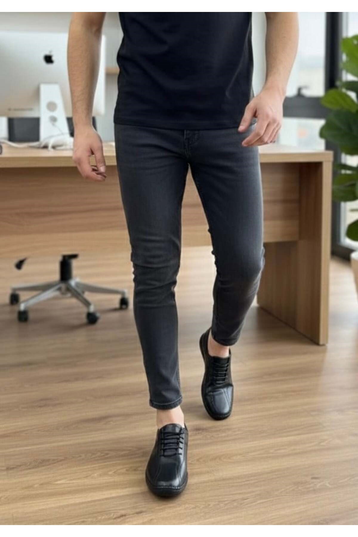 Homiro.com.tr'de erkekler için ideal bir seçenek olan hakiki deri bağcıklı klasik günlük rahat ayakkabıyı keşfedin! Kahverengi rengiyle şıklığı ve konforu bir arada sunuyor. Hemen inceleyin!