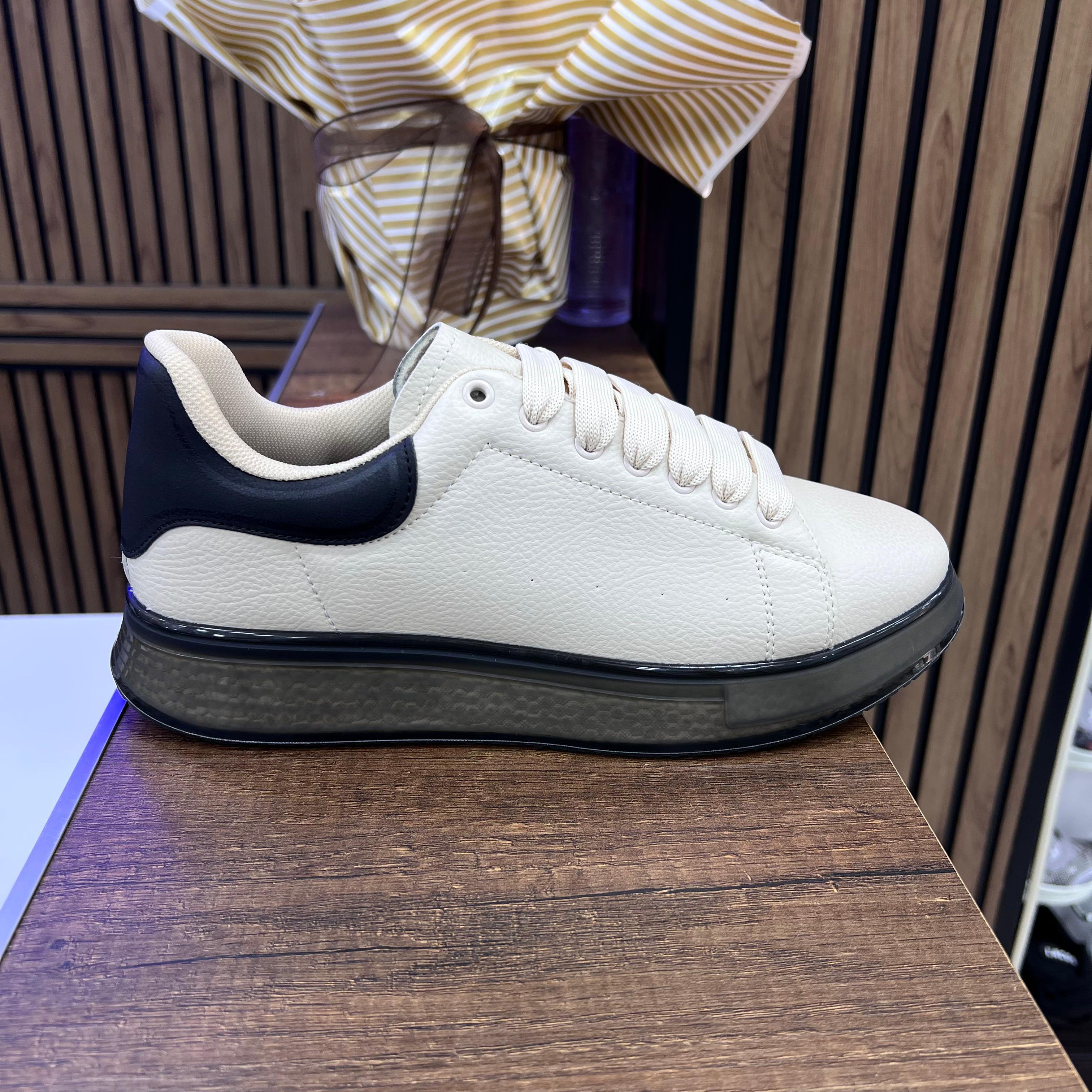 Homiro.com.tr'de erkek kalın tabanlı spor sneaker - bej rengi seçenekleriyle şıklığı ve rahatlığı bir arada bulabilirsin. En uygun fiyatlarla hemen satın al!