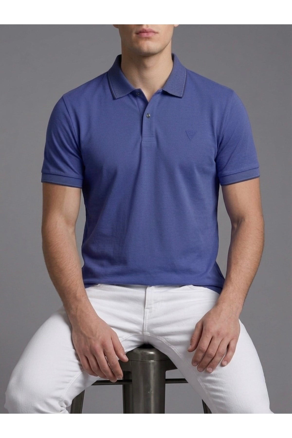 Homiro.com.tr'de erkekler için lacivert polo yaka basic kısa kollu günlük t-shirt seçenekleri! Kaliteli ve şık tasarımlarla tarzınızı tamamlayın.