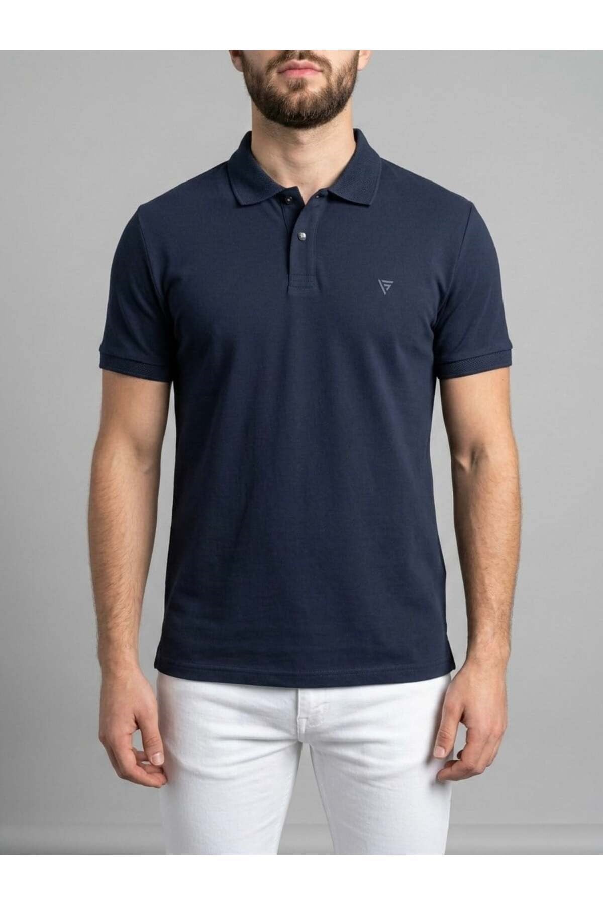 Homiro.com.tr'de erkekler için lacivert polo yaka basic kısa kollu günlük t-shirt seçenekleri! Kaliteli ve şık tasarımlarla tarzınızı tamamlayın.