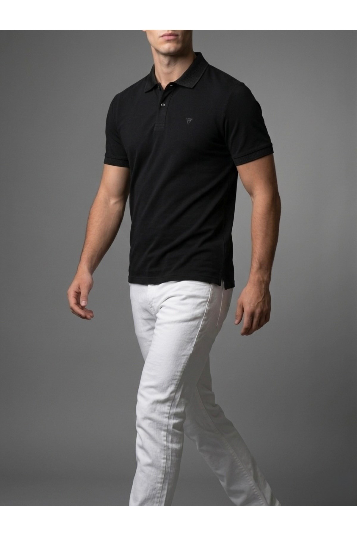 Homiro.com.tr'de erkekler için lacivert polo yaka basic kısa kollu günlük t-shirt seçenekleri! Kaliteli ve şık tasarımlarla tarzınızı tamamlayın.