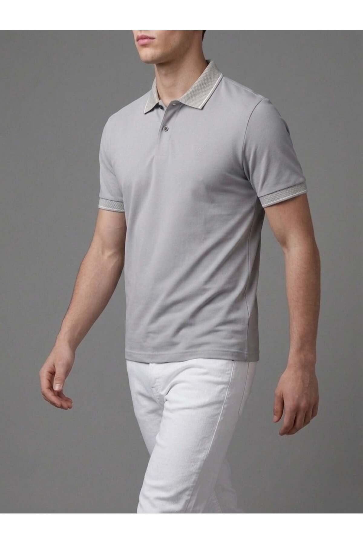 Homiro.com.tr'de erkekler için lacivert polo yaka basic kısa kollu günlük t-shirt seçenekleri! Kaliteli ve şık tasarımlarla tarzınızı tamamlayın.