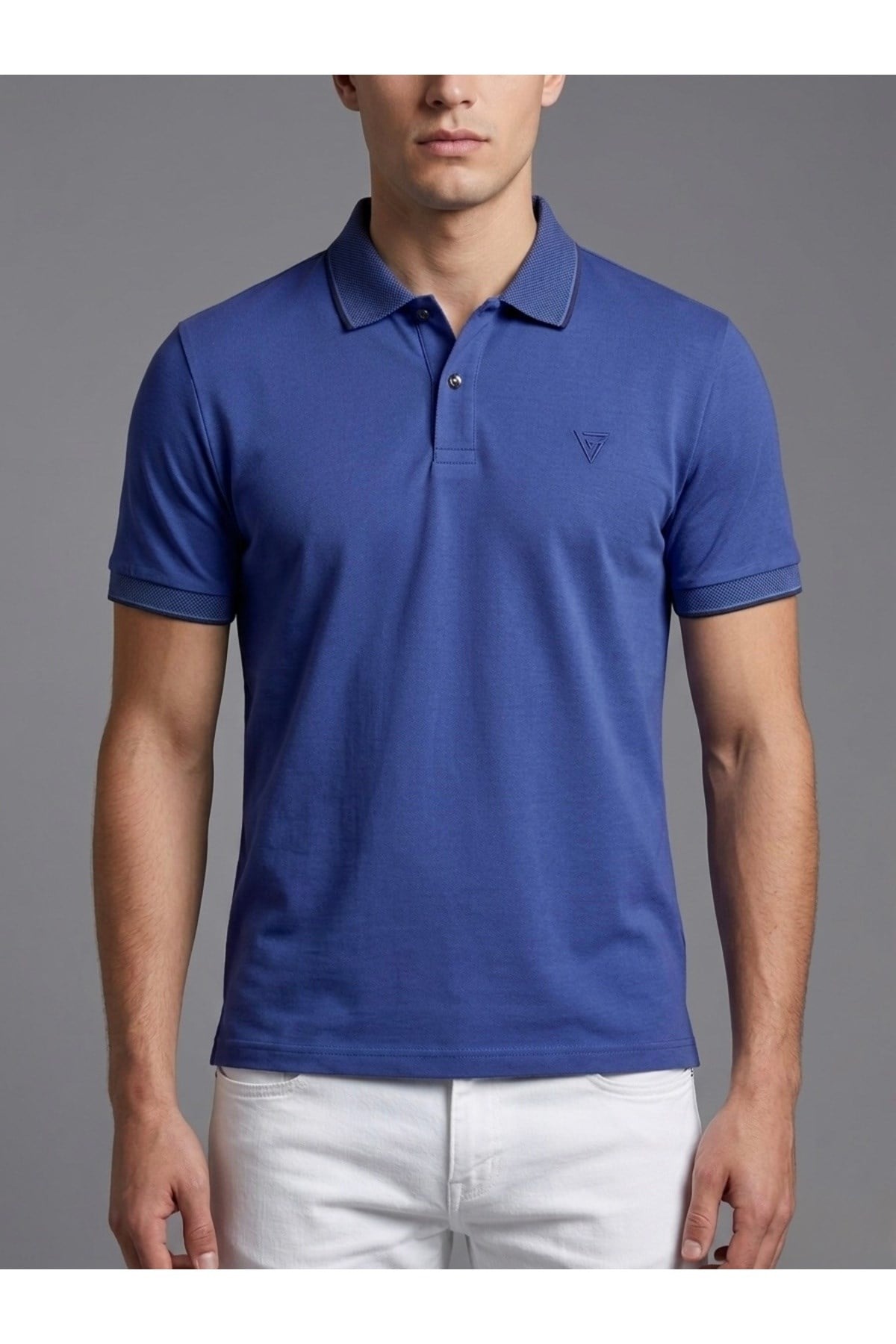 Homiro.com.tr'de erkekler için lacivert polo yaka basic kısa kollu günlük t-shirt seçenekleri! Kaliteli ve şık tasarımlarla tarzınızı tamamlayın.