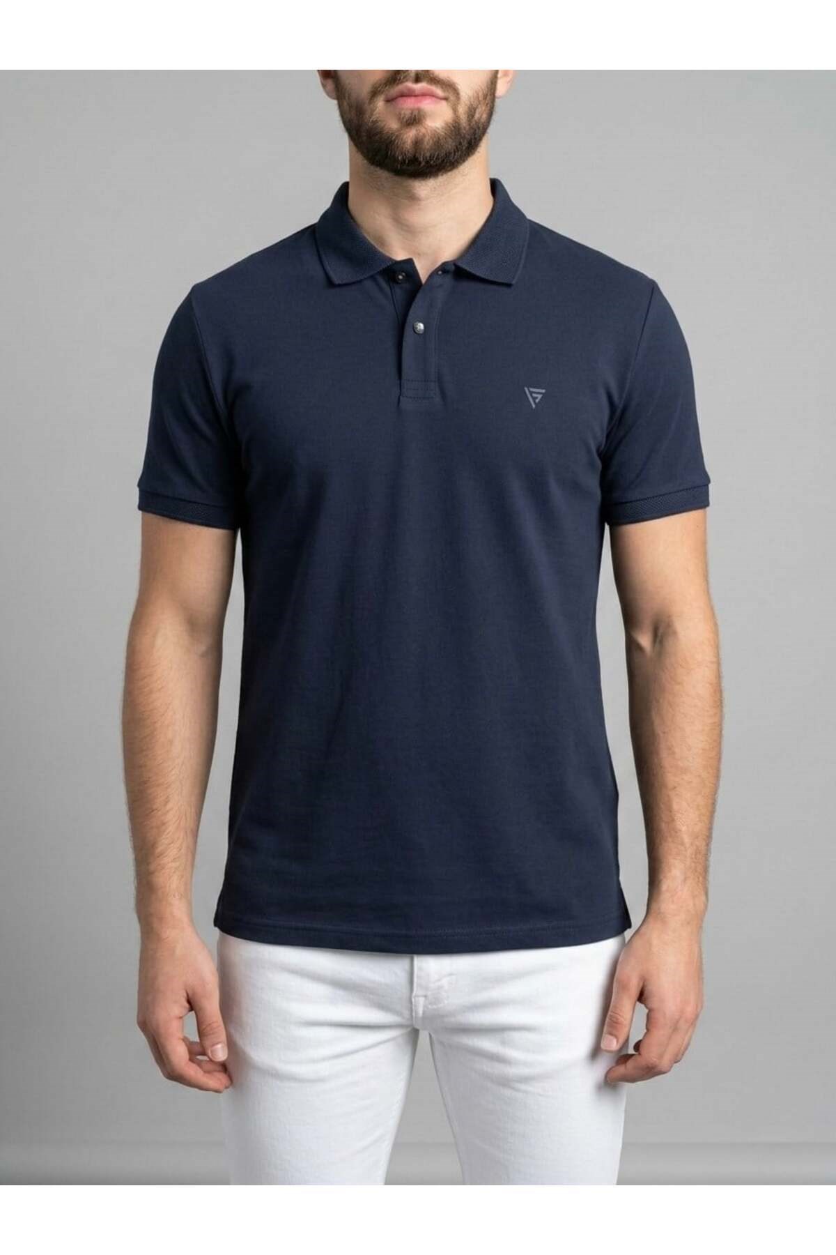 Homiro.com.tr'de erkekler için lacivert polo yaka basic kısa kollu günlük t-shirt seçenekleri! Kaliteli ve şık tasarımlarla tarzınızı tamamlayın.