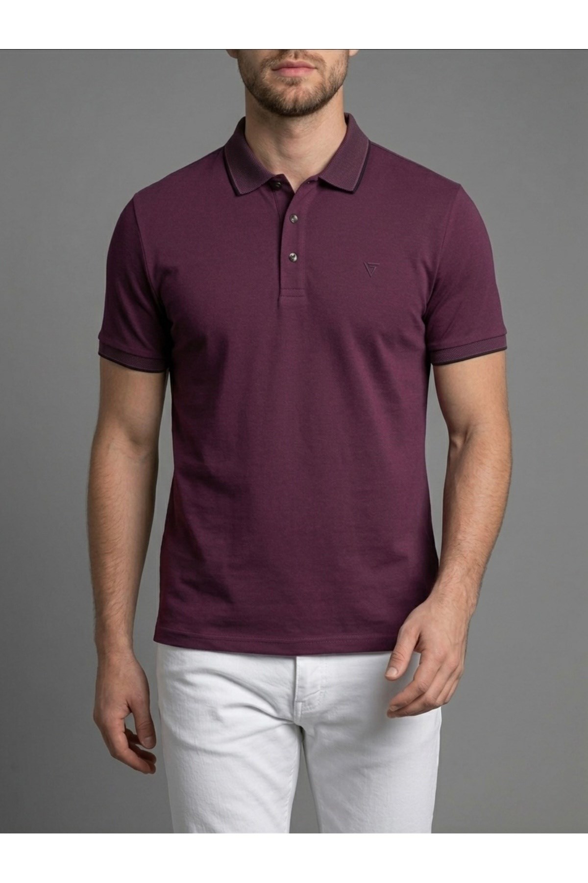 Homiro.com.tr'de erkekler için lacivert polo yaka basic kısa kollu günlük t-shirt seçenekleri! Kaliteli ve şık tasarımlarla tarzınızı tamamlayın.