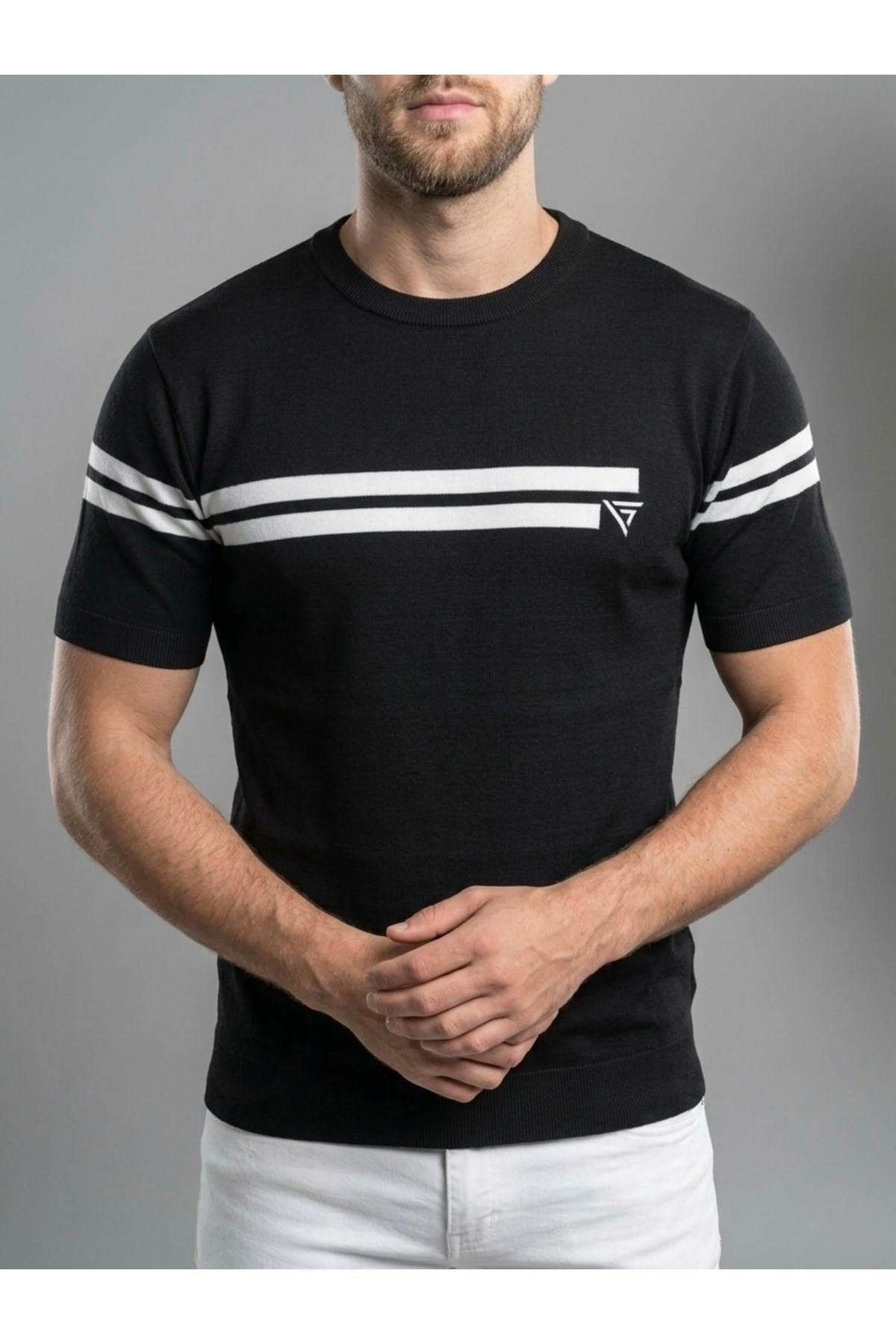 Homiro.com.tr'de erkekler için şık bir seçenek: Lacivert Çizgili Bisiklet Yaka Slim Fit T-Shirt. Şimdi incelemek için tıklayın!
