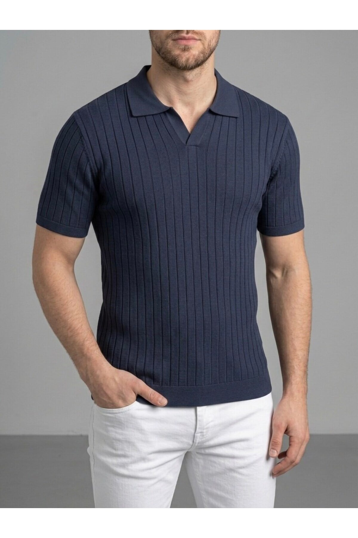 Homiro.com.tr'de erkek slim fit ekru triko polo yaka t-shirt lacivert renk seçeneğiyle! Şıklığı ve rahatlığı bir arada sunan bu ürünü hemen inceleyin.