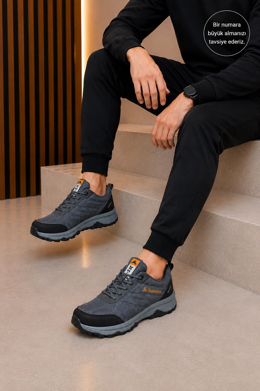 Homiro.com.tr'de erkek su geçirmez poli taban fuspedli spor ayakkabı - füme rengi seçenekleriyle bulabilirsin. Kaliteli malzeme ve şık tasarımıyla spor ayakkabılarını keşfetmek için hemen tıkla!