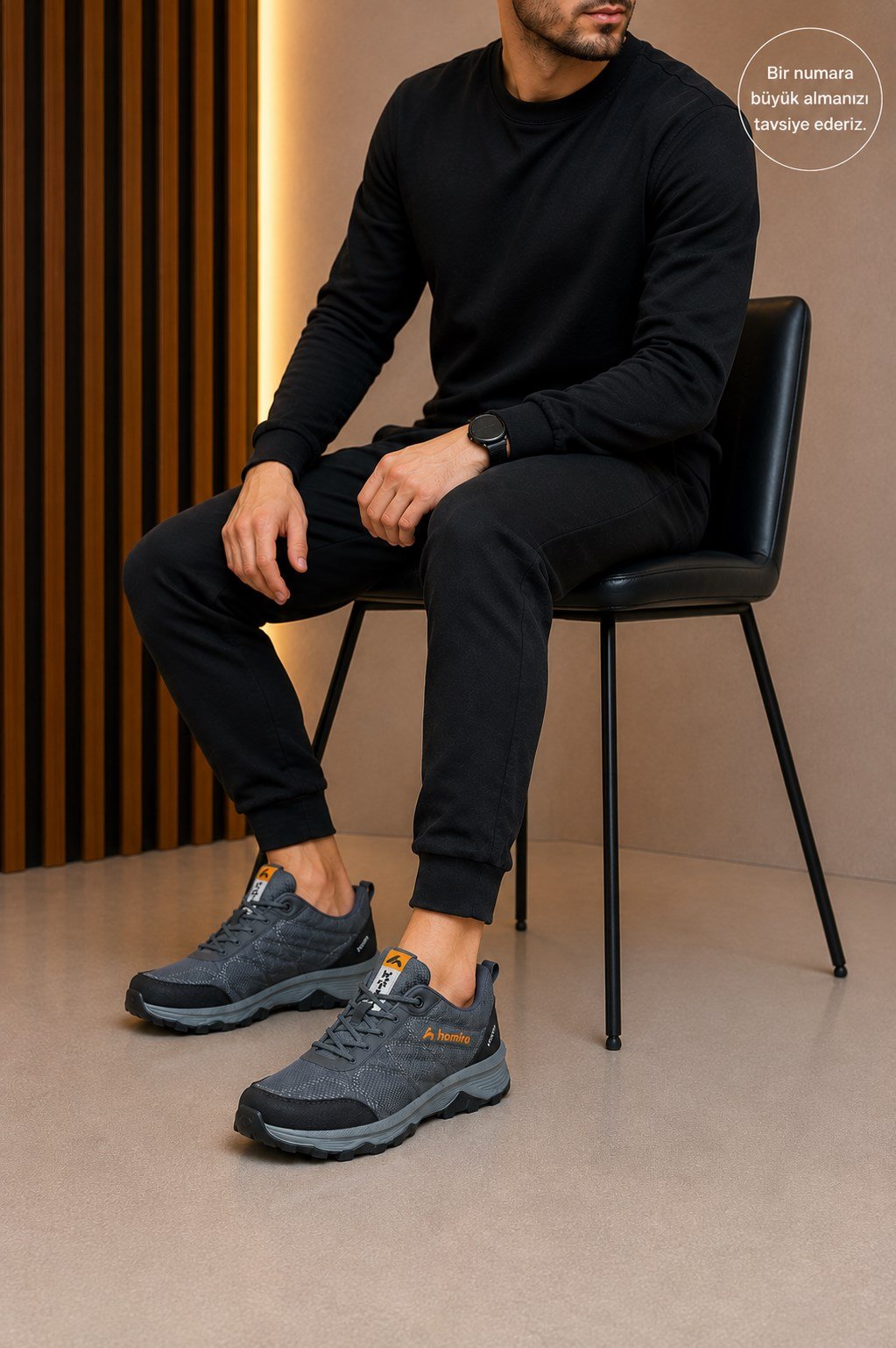 Homiro.com.tr'de erkek su geçirmez poli taban fuspedli spor ayakkabı - füme rengi seçenekleriyle bulabilirsin. Kaliteli malzeme ve şık tasarımıyla spor ayakkabılarını keşfetmek için hemen tıkla!