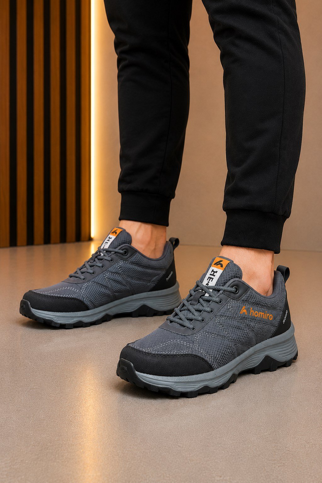 Homiro.com.tr'de erkek su geçirmez poli taban fuspedli spor ayakkabı - füme rengi seçenekleriyle bulabilirsin. Kaliteli malzeme ve şık tasarımıyla spor ayakkabılarını keşfetmek için hemen tıkla!