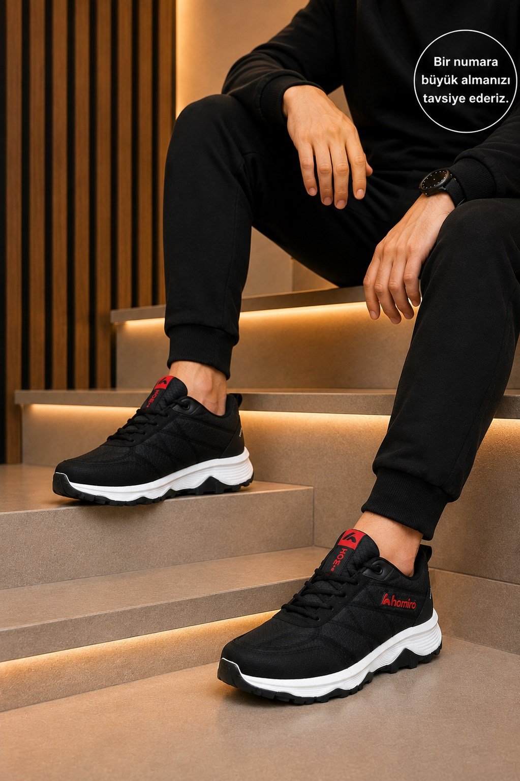 Homiro.com.tr'de erkek su geçirmez poli taban fuspedli siyah kırmızı spor ayakkabıları bulabilirsin! Kaliteli ve şık tasarımlar en uygun fiyatlarla seni bekliyor. Hemen incele!
