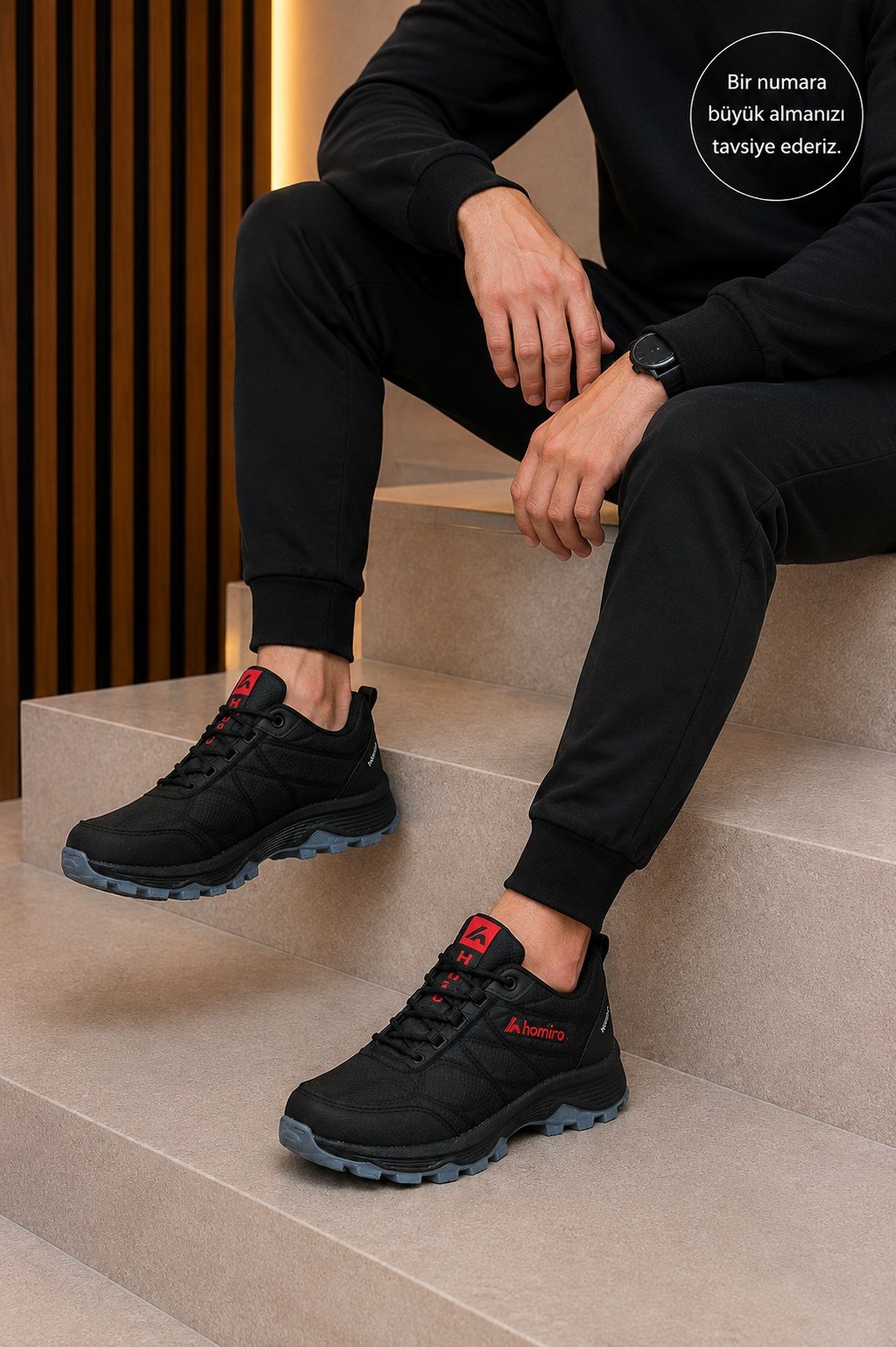 homiro.com.tr'de erkekler için su geçirmez poli taban fuspedli siyah spor ayakkabıları bulabilirsin. Şıklığı ve dayanıklılığı bir arada sunan bu ayakkabılarla tarzını tamamla!