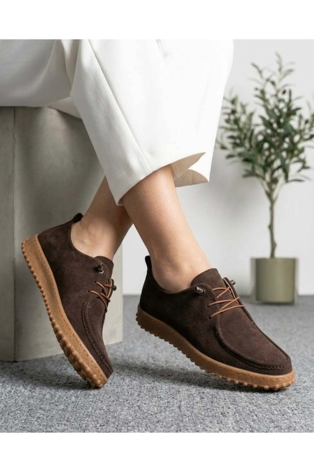 Homiro.com.tr'de kadın günlük siyah süet casual ayakkabı modelleri en uygun fiyatlarla seni bekliyor! Şık ve rahat tasarımları kaçırma, hemen alışverişe başla.